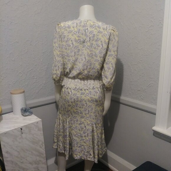 Vintage Dress with Lace around the waist- yellow with abstract leaf patttern - Picture 5 of 9